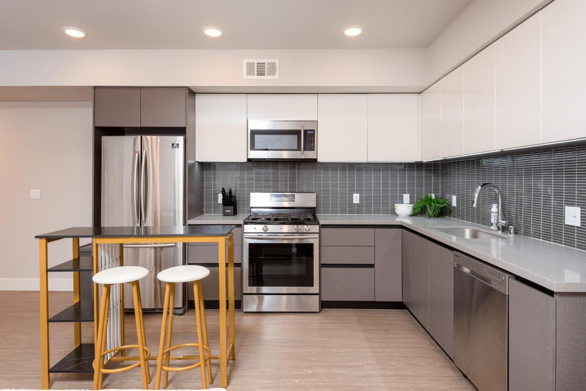 Appartement Luxurious 2br In K-town W/ Private Balcony!