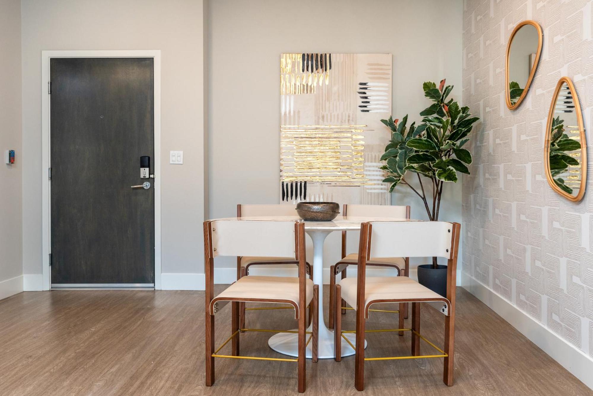 Appartement Luxurious 2br In K-town W/ Private Balcony!