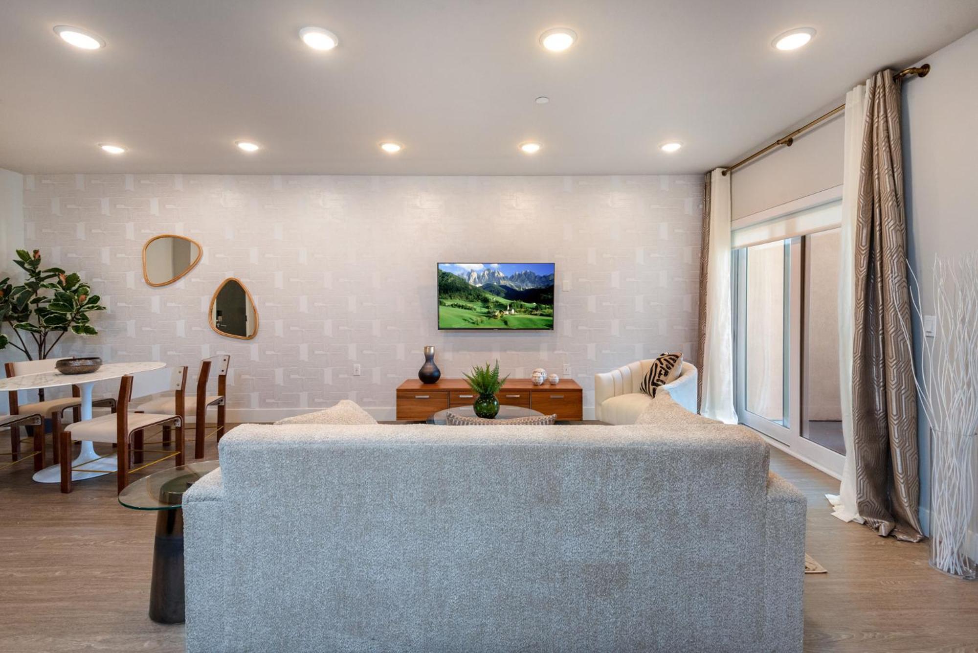 Appartement Luxurious 2br In K-town W/ Private Balcony!